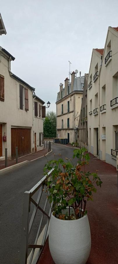 Studio Meuble A Bougival Ngoại thất bức ảnh